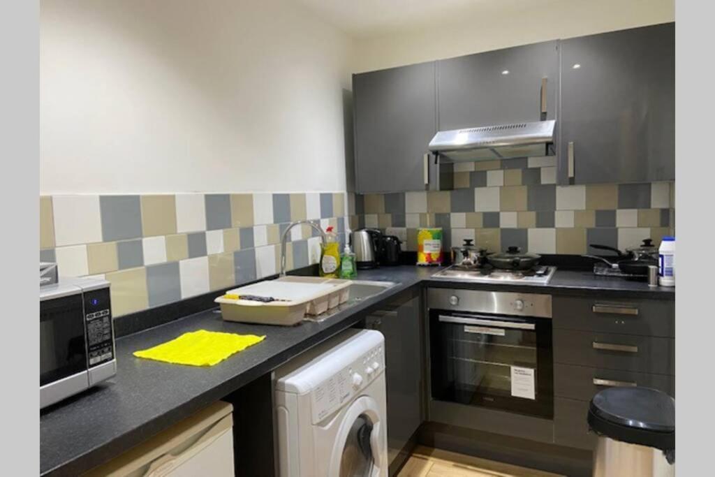 Cosy Apartment Near Train Station Portsmouth Exterior foto
